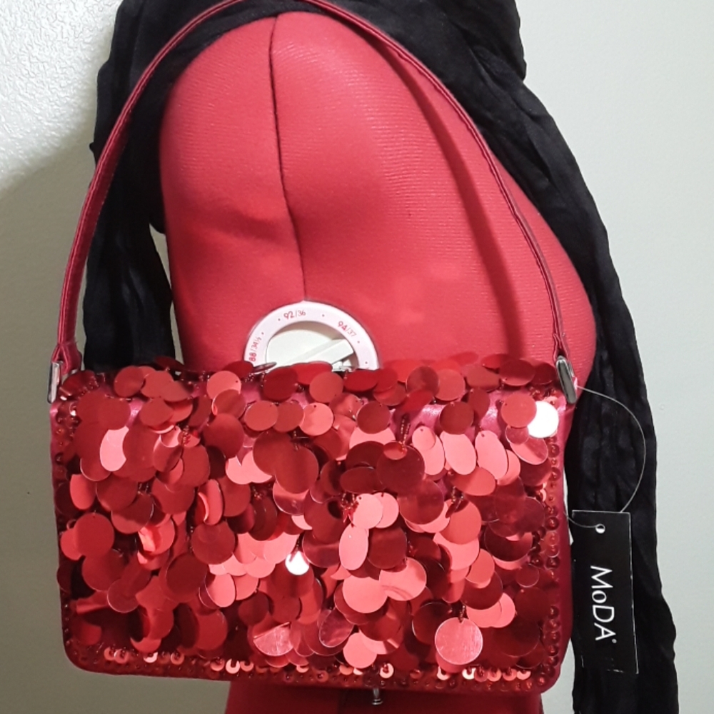 moDA red sequin purse